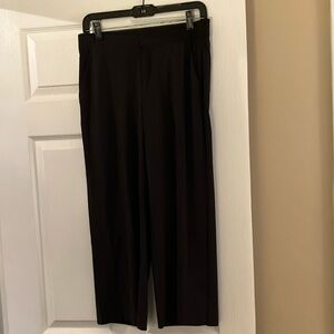 Athleta cropped trousers. Black. Size 4   Zip front